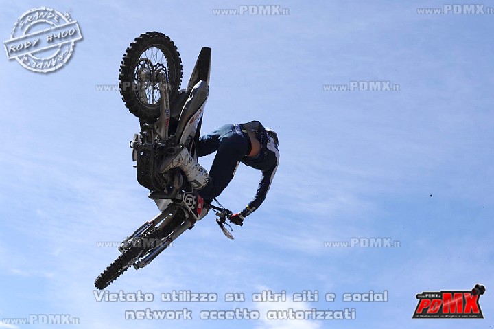 ROB_2503 (Copy).jpg